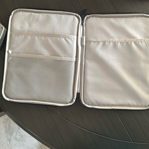 Tablet case - Picture 2 of 2